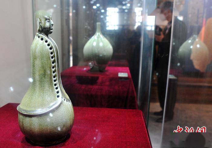 作品展|台湾陶艺家何志隆翡翠青瓷作品展在福州举行