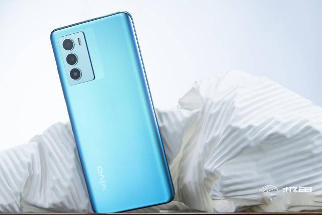 mAh|vivo T1真机上手：骁龙778G+5000mAh大电池，1799售价很亲民