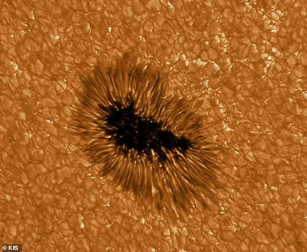 磁场|太阳不稳定黑子大爆炸，向太空喷发大量物质，幸好是背离地球