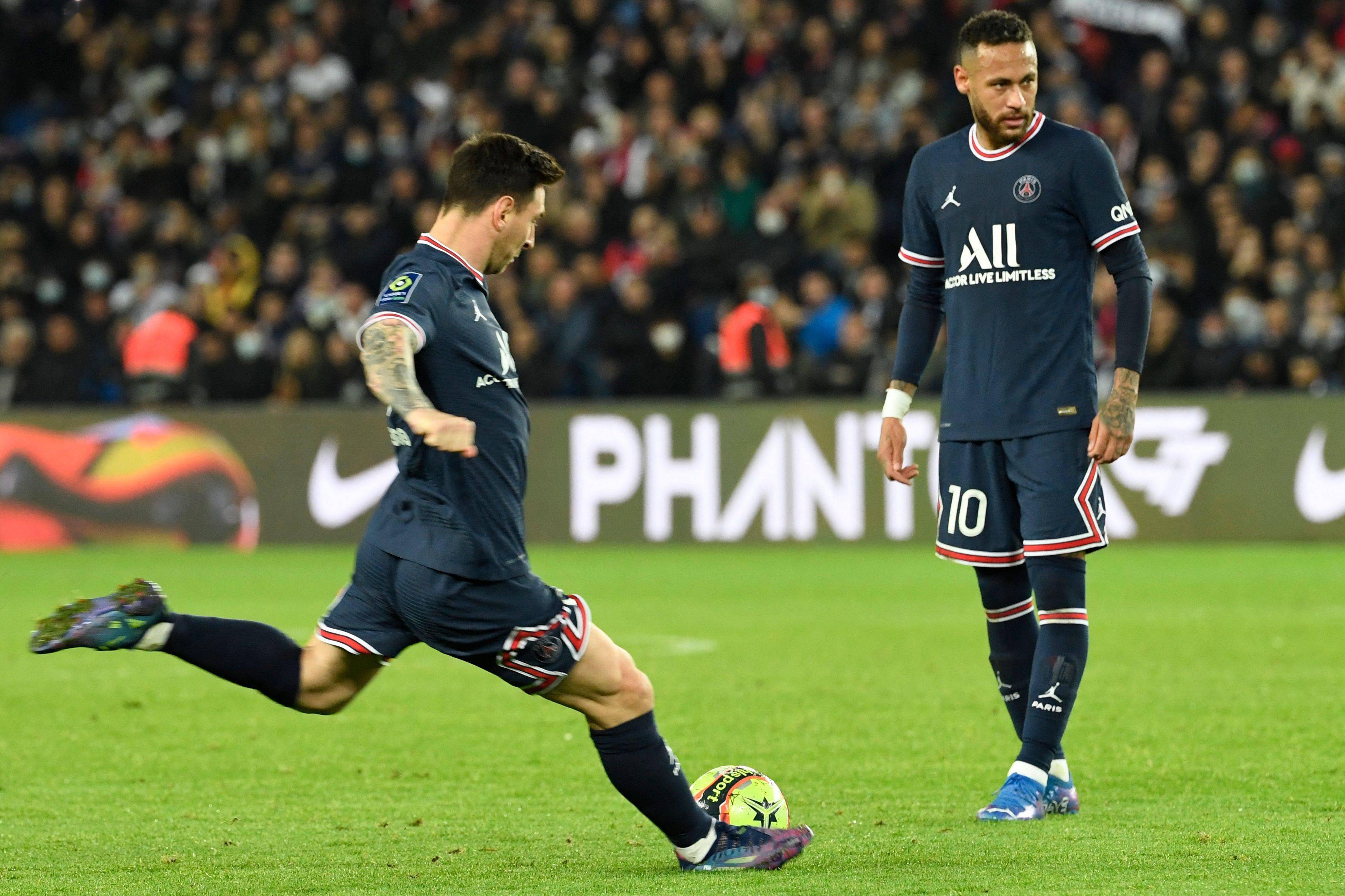 新华社/路透当日,在2021-2022赛季法国足球甲级联赛第12轮比赛中,巴黎