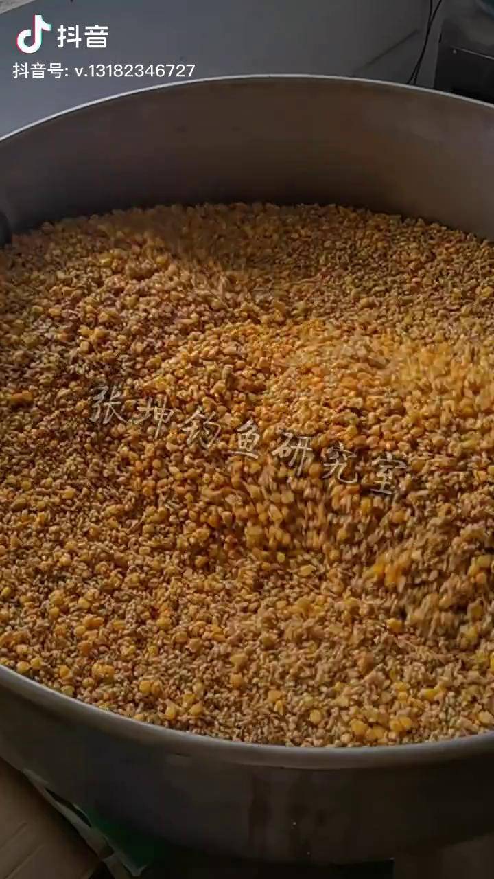 天气转暖垂钓旺季来了给鱼儿做点美食谷麦窝料诱钓结合一包搞定即可做