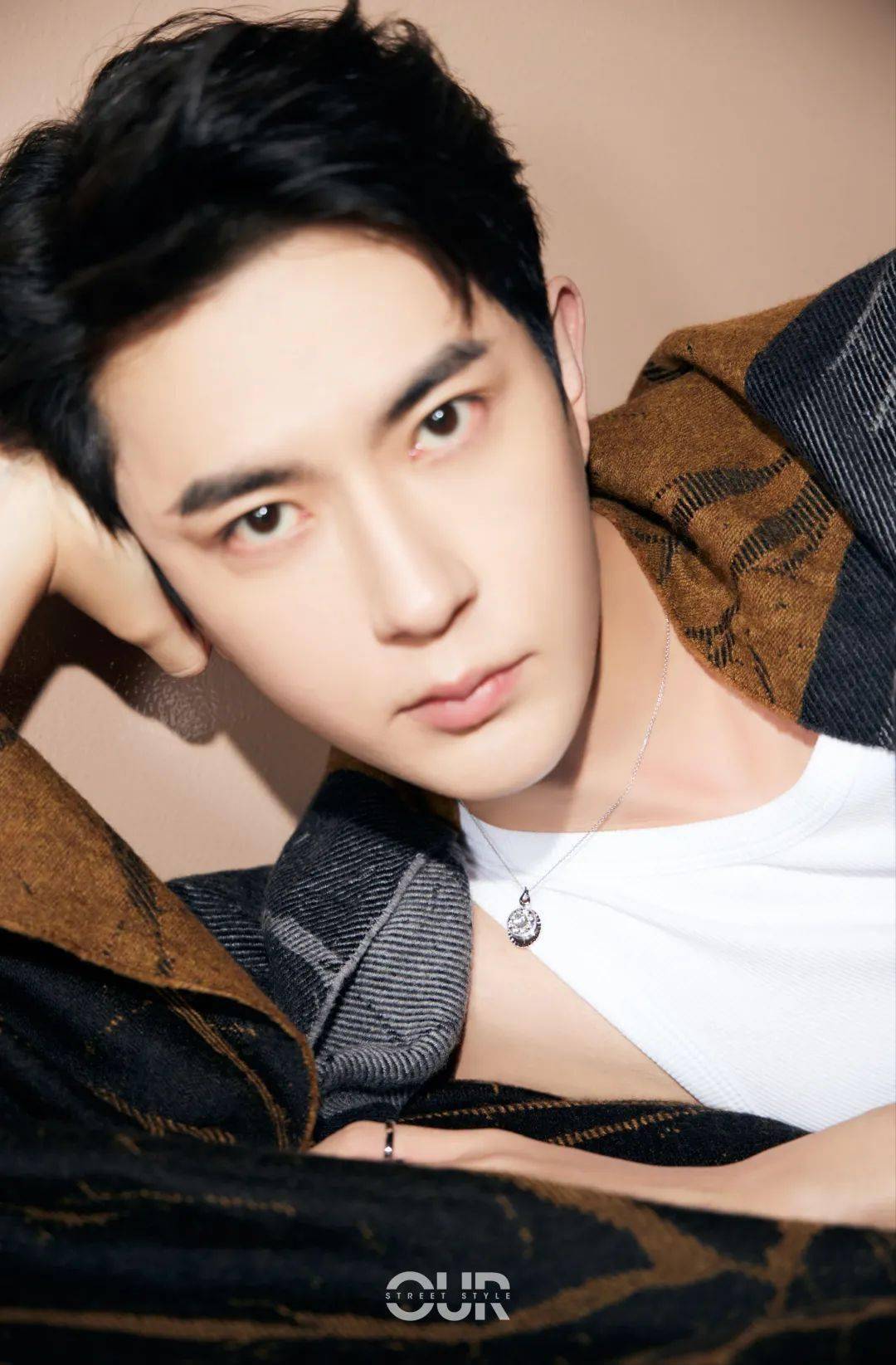 王佳文渐冷深秋，和于朦胧、刘恺威、张欣尧一起玩转时尚……