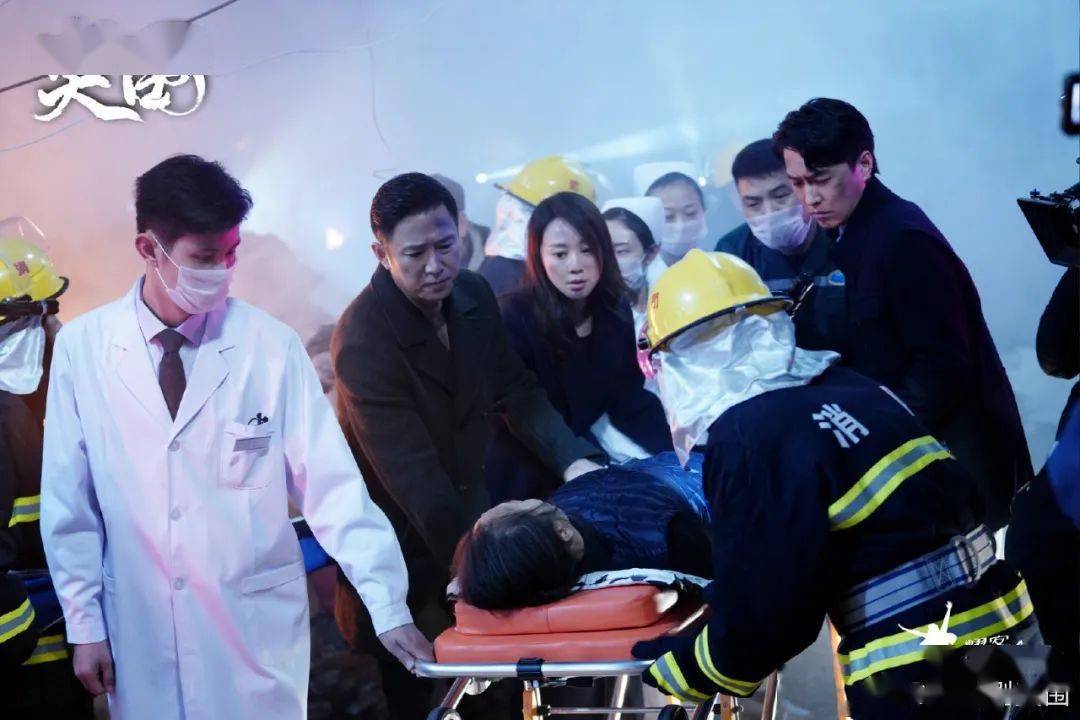 人际|处处设伏的《突围》，这次能“突围”吗？