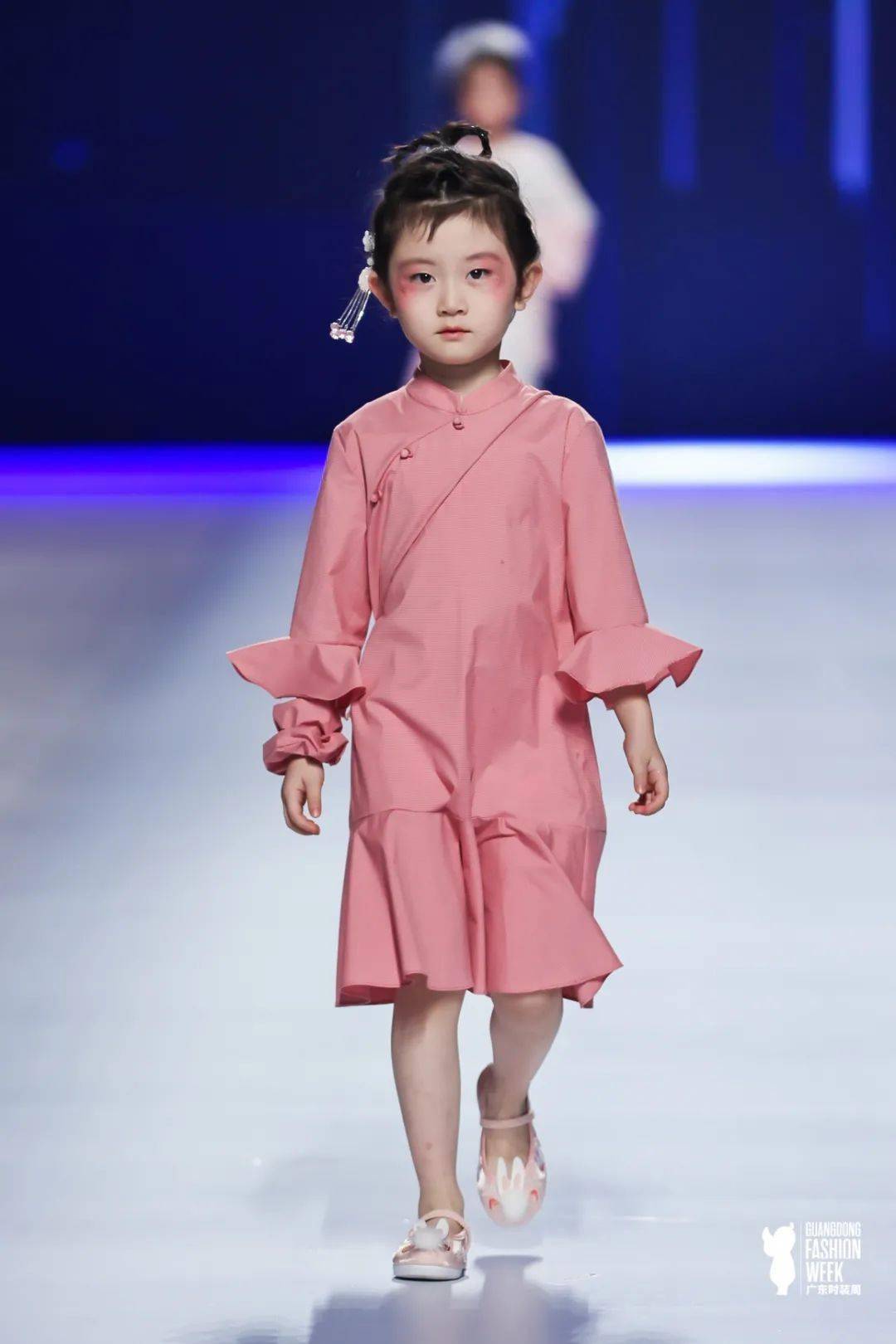 2021广东时装周秋季day3|萌童出没,女神出征_童装