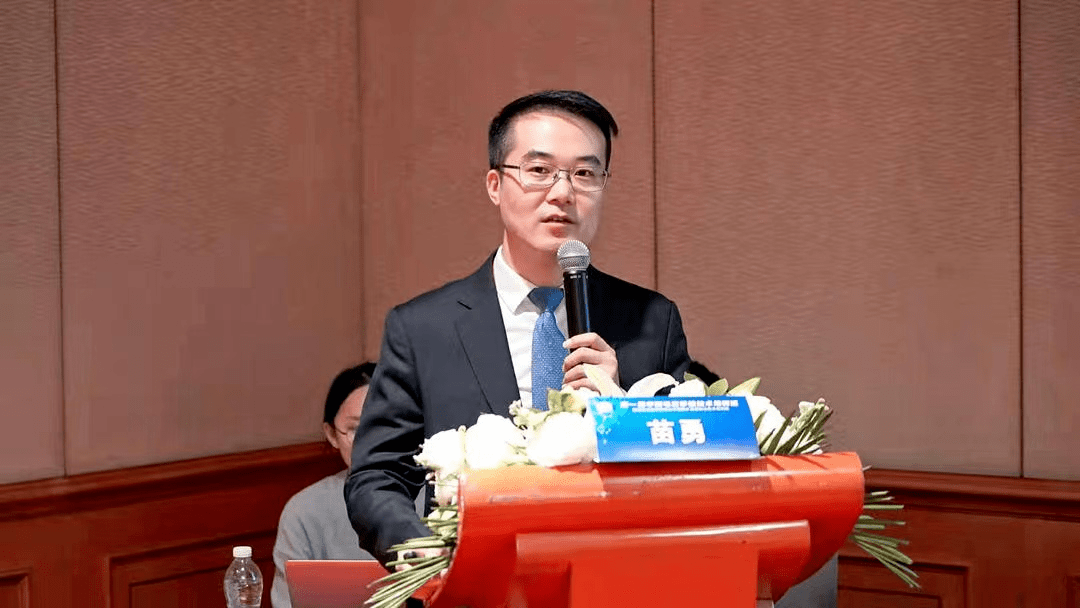 大会伊始,来自南方医院整形美容科苗勇副主任医师为大家重温了毛发