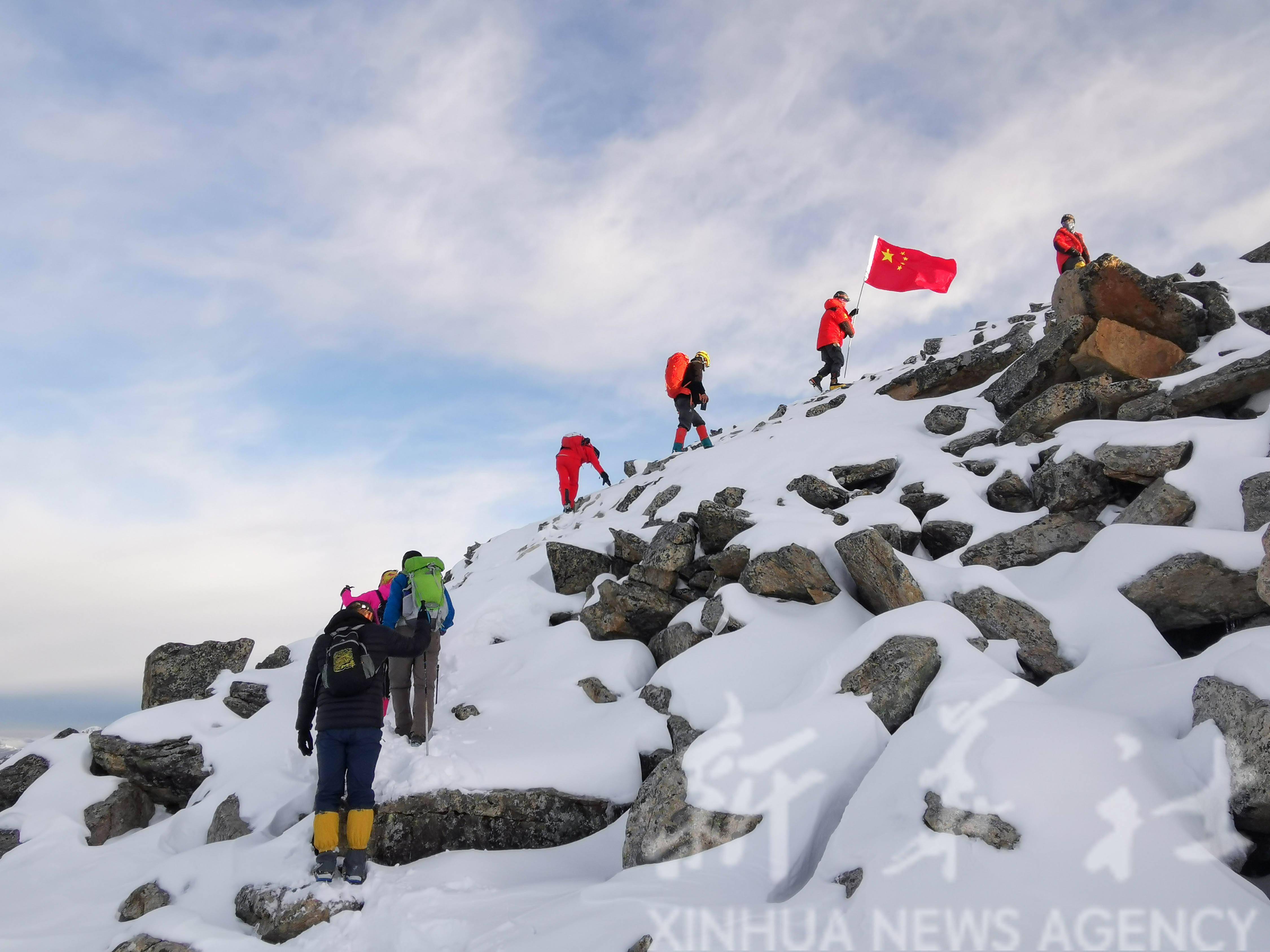 百余名山友相聚四川三奥雪山 珠峰