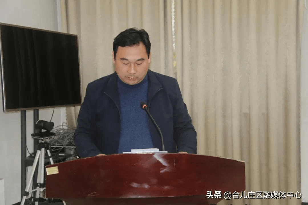 区十二届人大常委会第三十九次会议召开张道发主持会议并颁发任命书