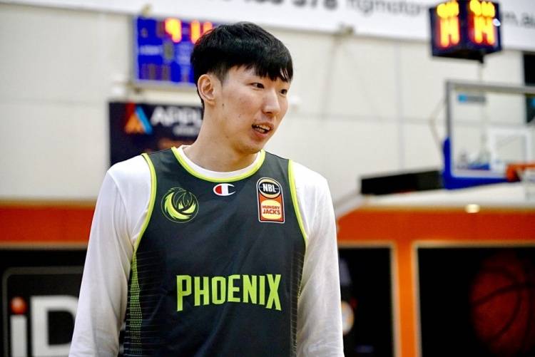 社交|NBL东南墨尔本凤凰队晒照 周琦亮相球队训练馆