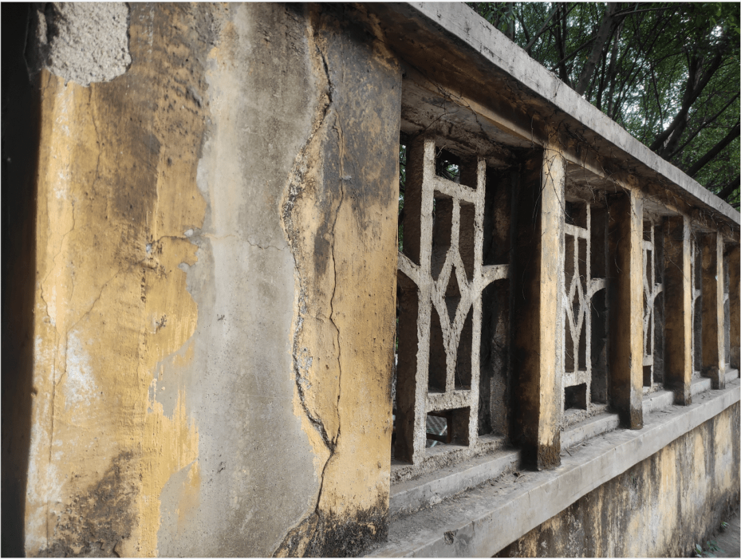 我为群众办实事修缮围墙再也不用提心吊胆