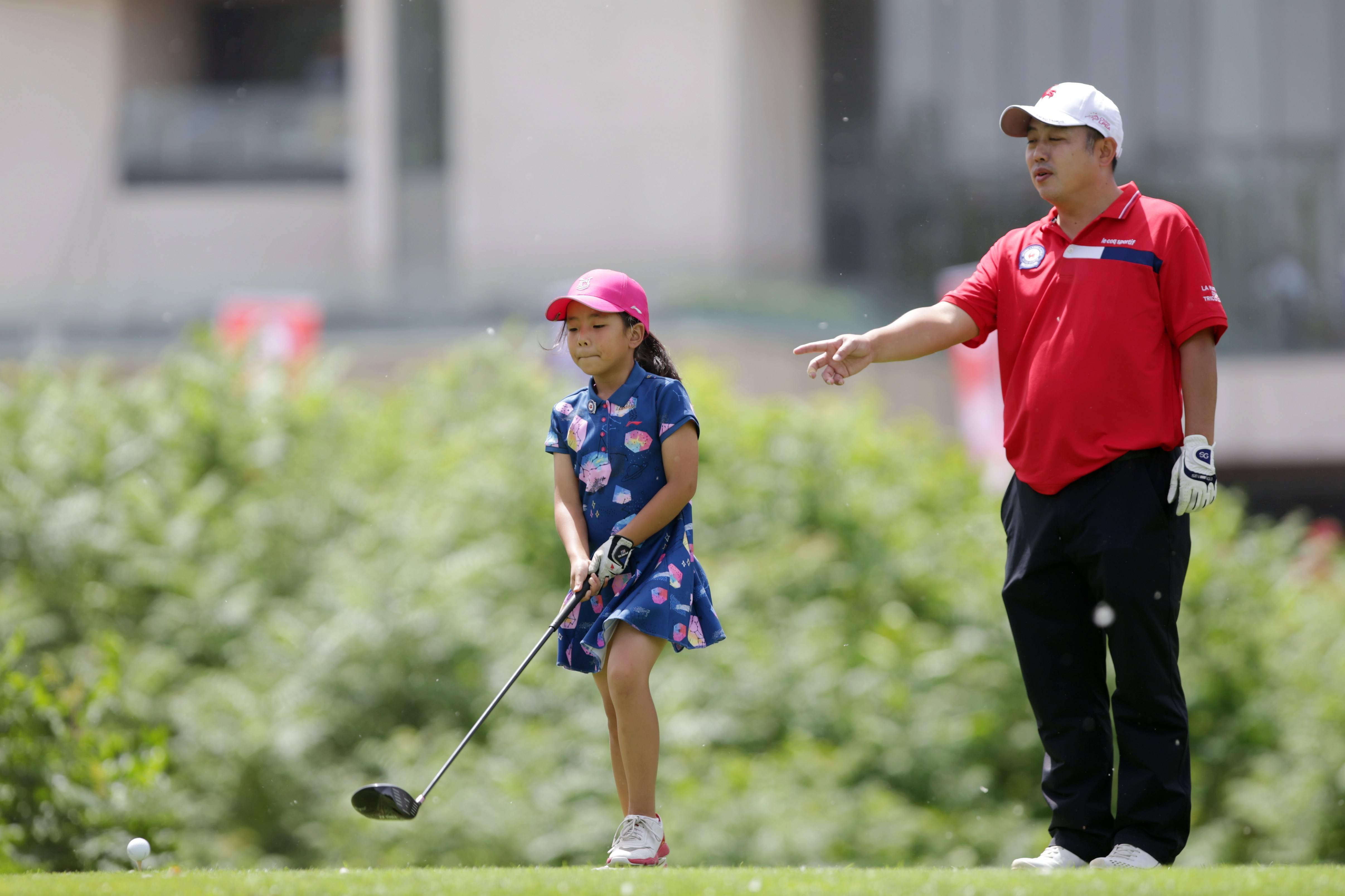 刘国梁女儿刘宇婕爸爸妈妈都打高尔夫我爸爸水平最高
