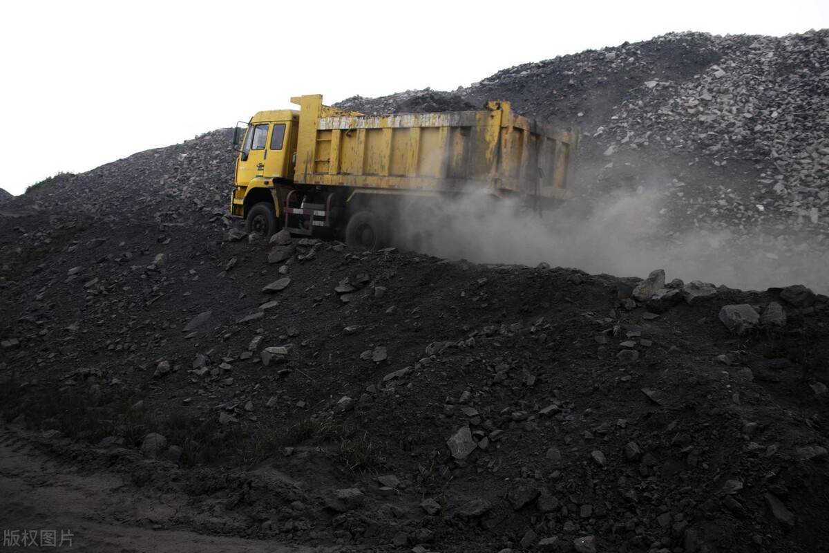 山西煤矿满负荷生产保供全年产量预计突破12亿吨