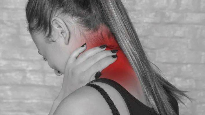 脖子又痛了小心颈椎小关节紊乱