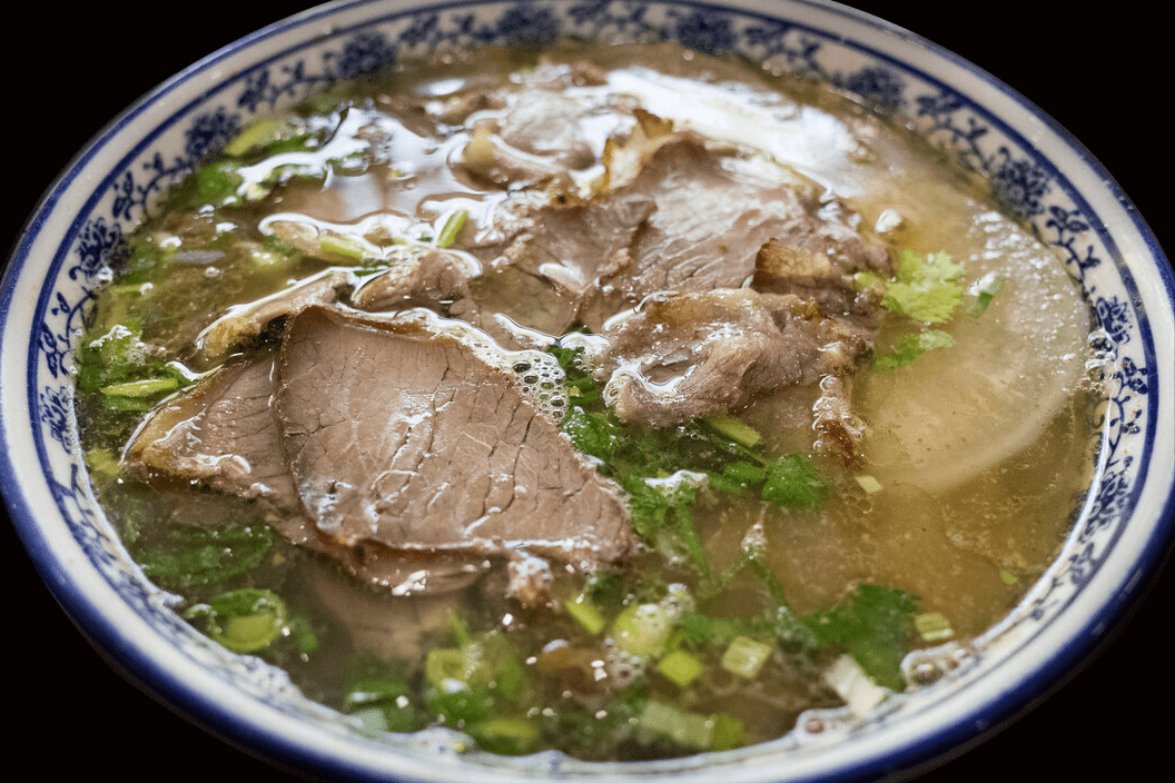 清炖牛肉汤牢记4个诀窍炖出来汤汁鲜亮味道鲜香还不腥