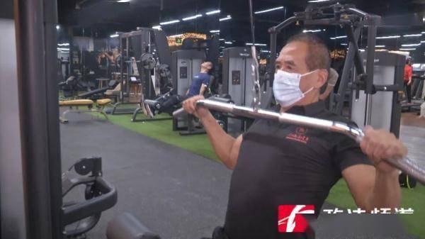 健身房|超励志！长沙一名71岁大爷当健身教练，曾跑步减重百余斤