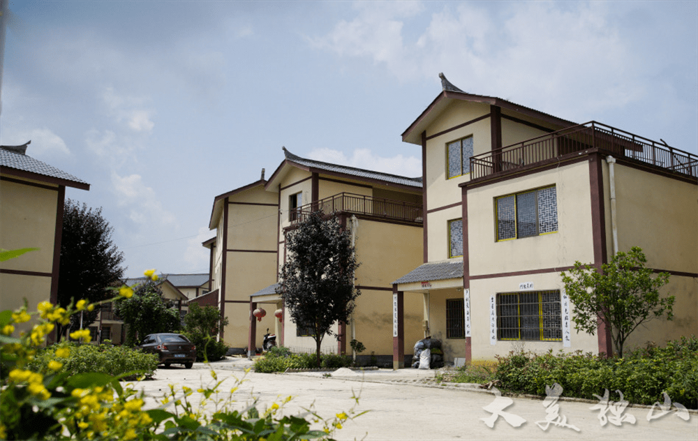 奋斗百年路启航新征程独山阳地村六在院坝再提质乡村振兴劲头足