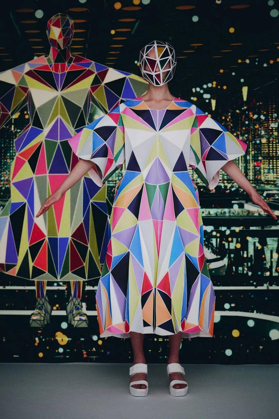 公众 科技感拉满的服装秀！日本三代设计师森永邦彦2022春夏系列发布！
