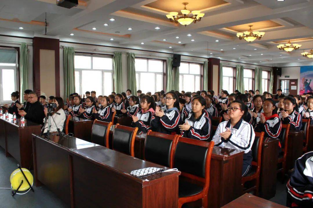 青春心向党普法我先行延边州青少年普法宣讲活动走进延吉市第七中学