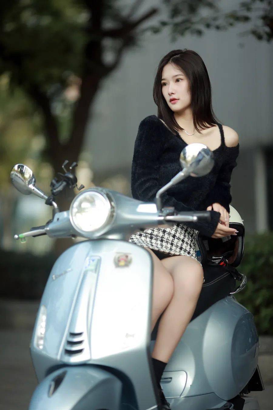 骑vespa的小姐姐