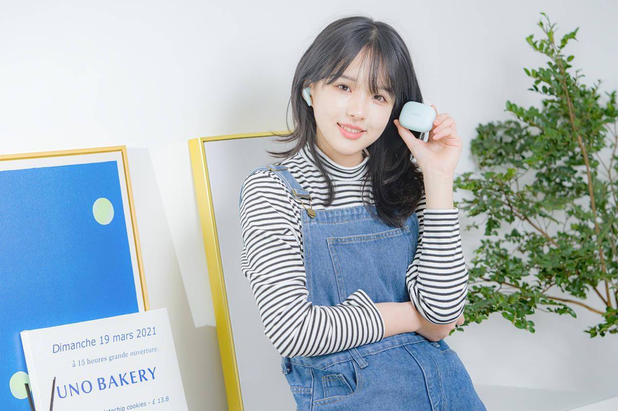 魅蓝 Blus+ 主动降噪耳机发布：低延时游戏模式+天青配色