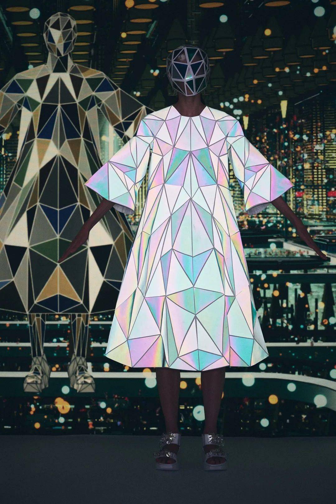 公众 科技感拉满的服装秀！日本三代设计师森永邦彦2022春夏系列发布！