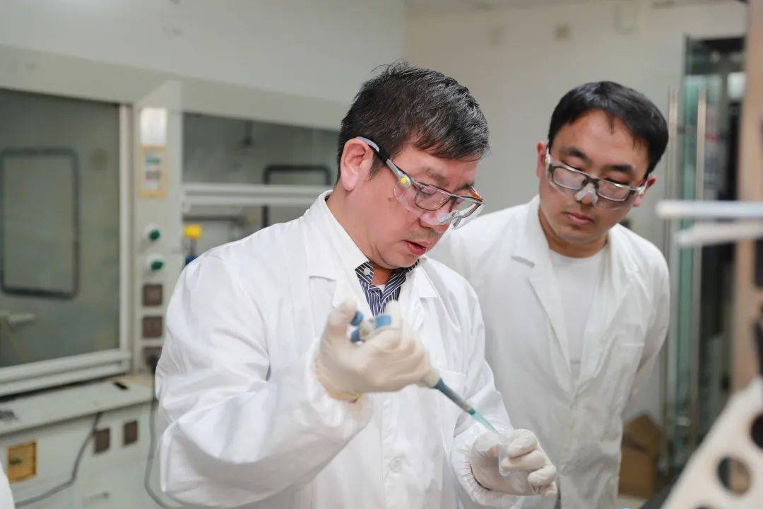 这份“低调”太牛了！院士拿布袋领回这个一等奖......