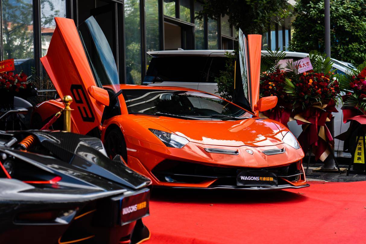 光速超跑昆明授权店隆重开业