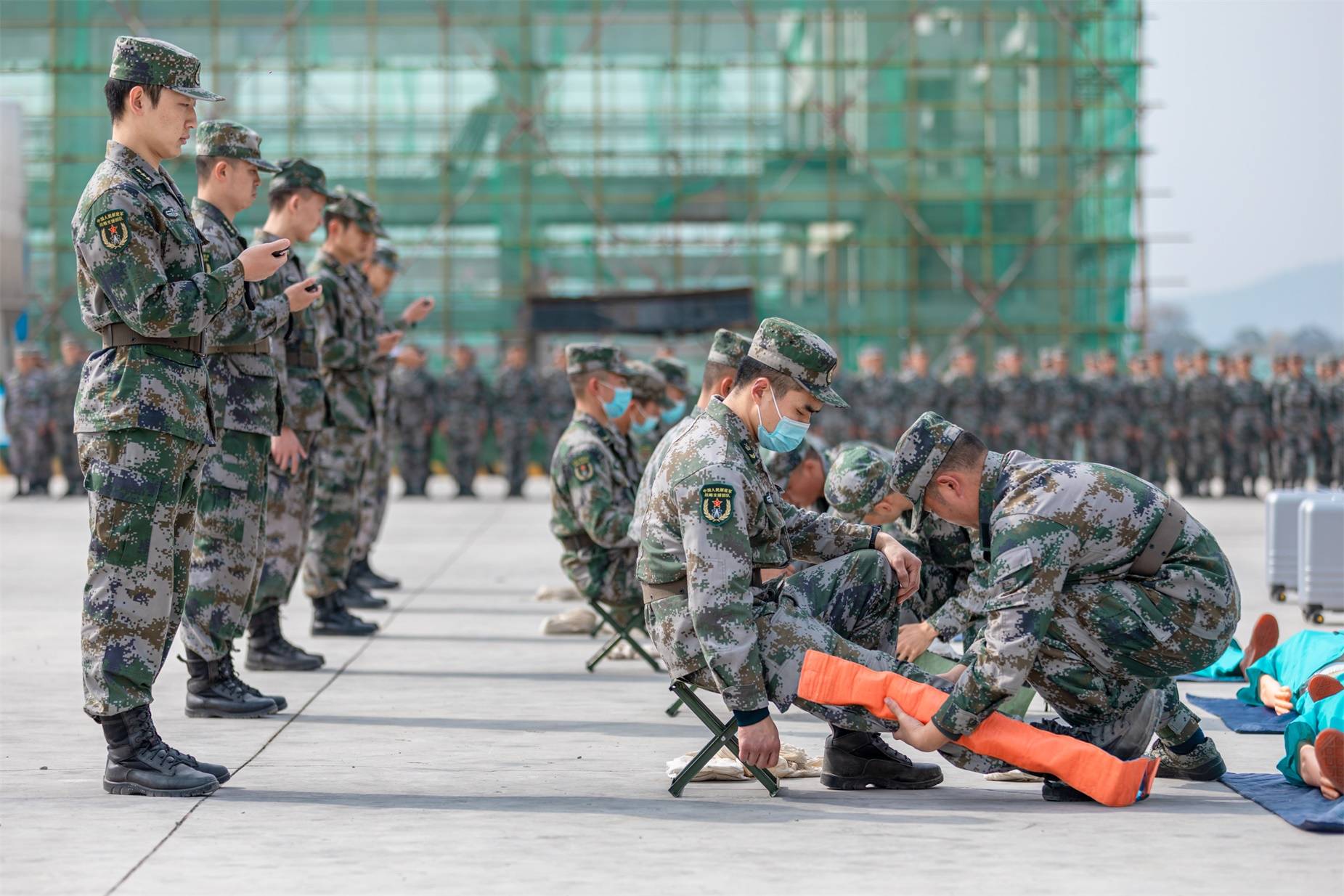 入营满月显成效 训练考核正当时_新兵连