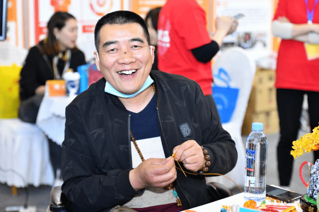 麻辣天使 励志人生 | 轮椅上的手(守)艺人——李东阳