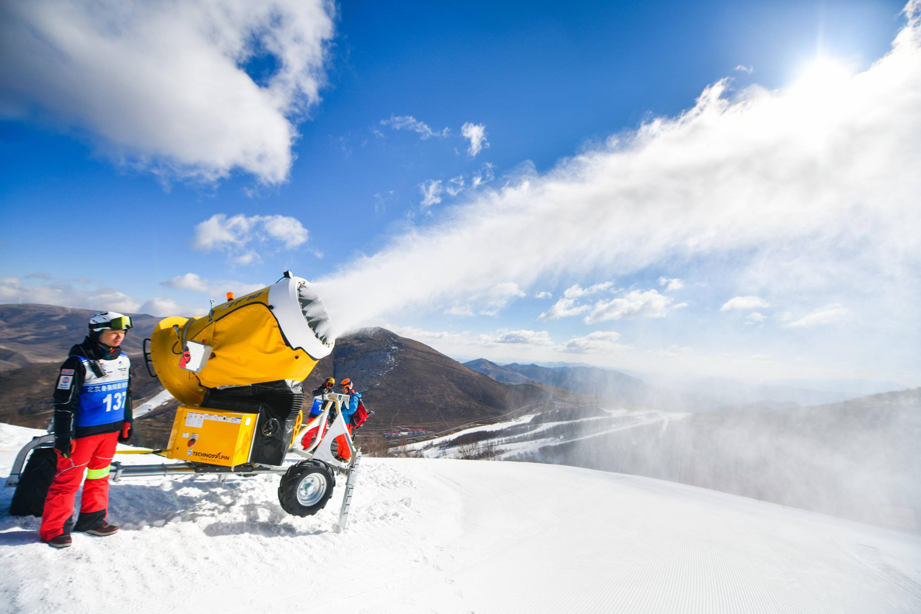 为北京冬奥预热 今年雪季崇礼正式"开板"_万龙滑雪场