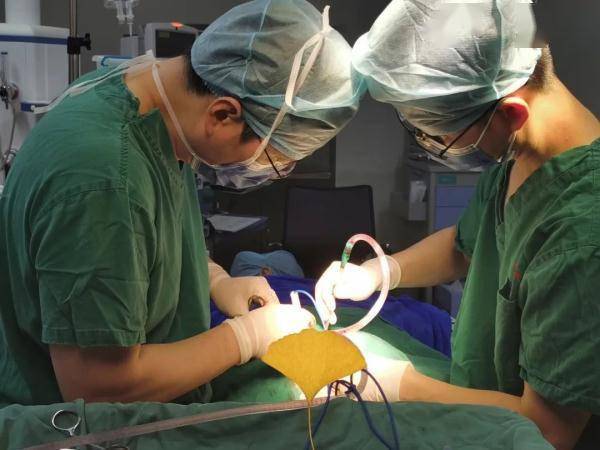 难言之隐|便血20多天，25岁姑娘竟晕倒在厕所！别不在意，严重可危及生命