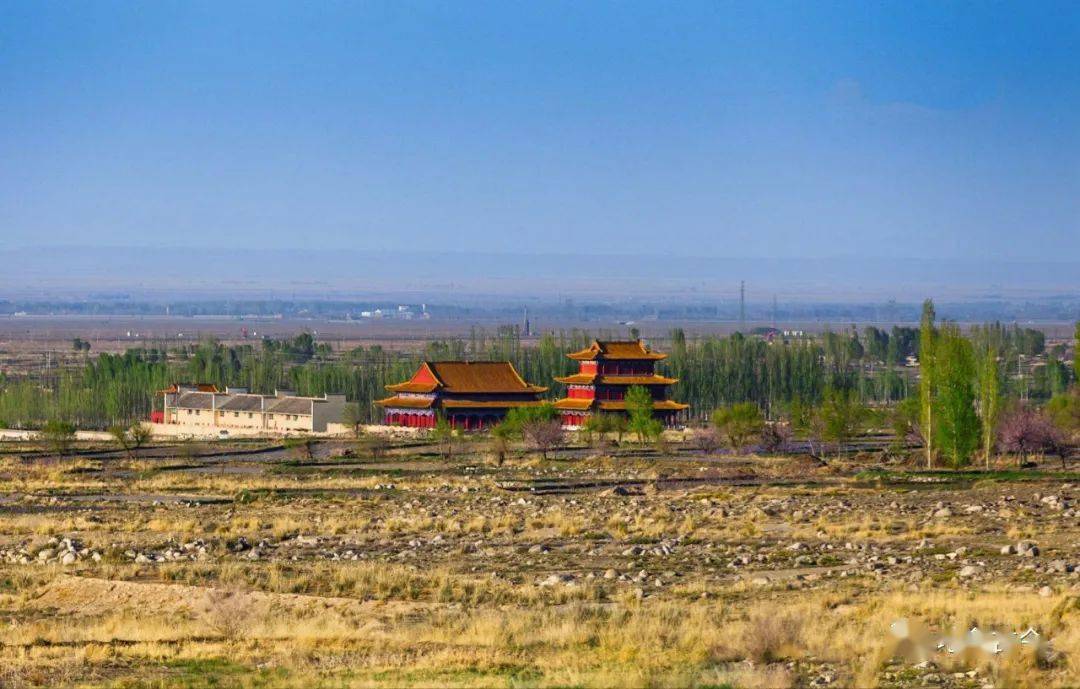 杨雪琴祁连山下千年不倒的小镇金佛寺