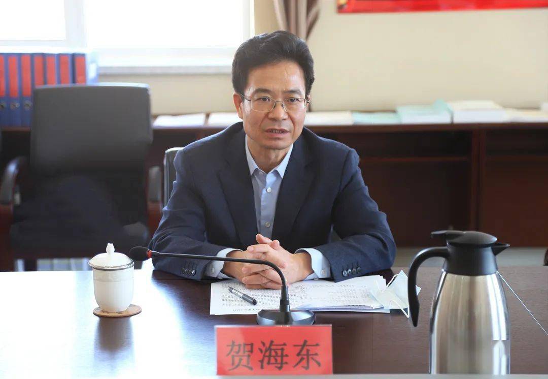 (呼和浩特市委副书记,市长贺海东介绍厅市共建有关项目)呼和浩特市委