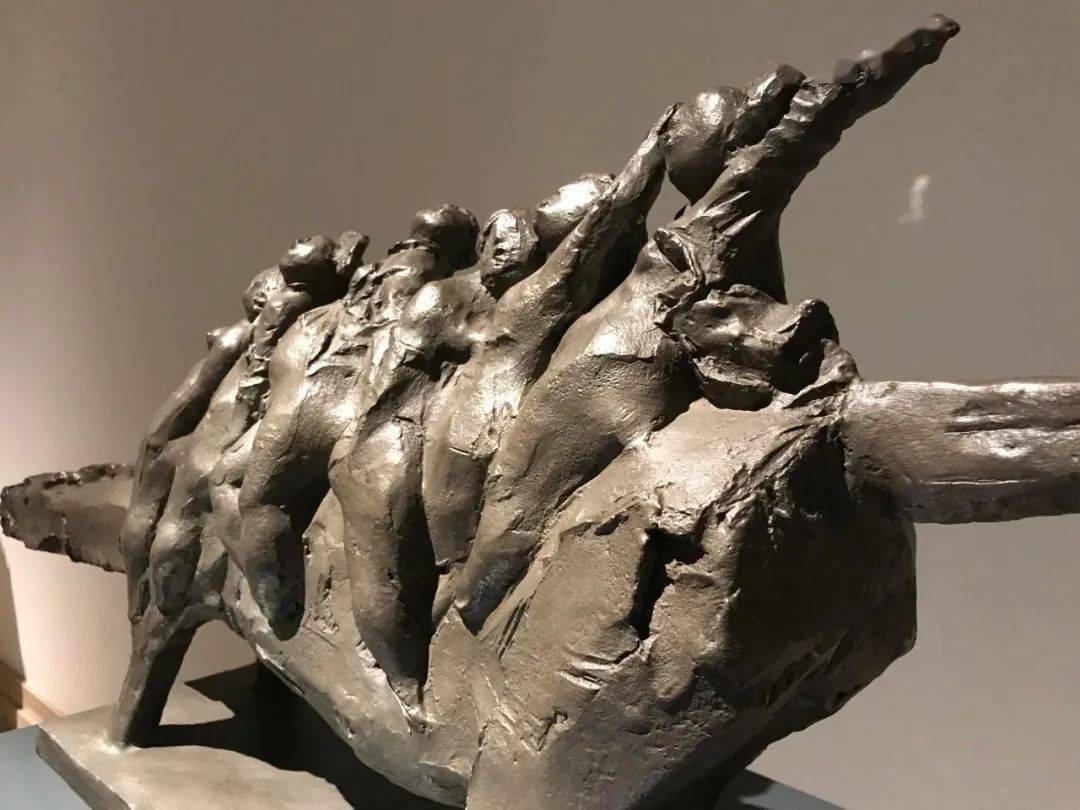 蕴含时代特点的雕塑材料,以丰富多彩的表现手法呈现出精彩纷呈的当代