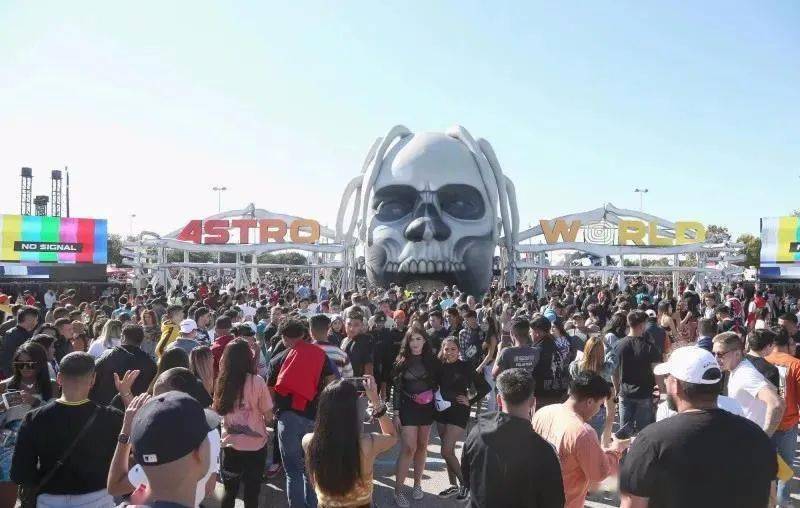 可怕astroworld音乐节发生最严重踩踏事件8死300伤11人心脏骤停亲历者