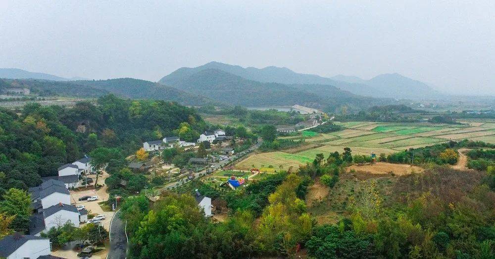 這裡是花苑臺,一個神秘悠然的村莊.