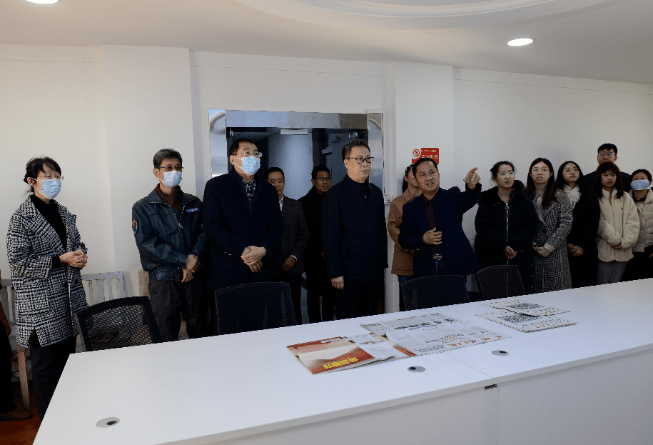 曹海波到保定日报社走访慰问一线采编人员 向全市广大新闻工作者致以