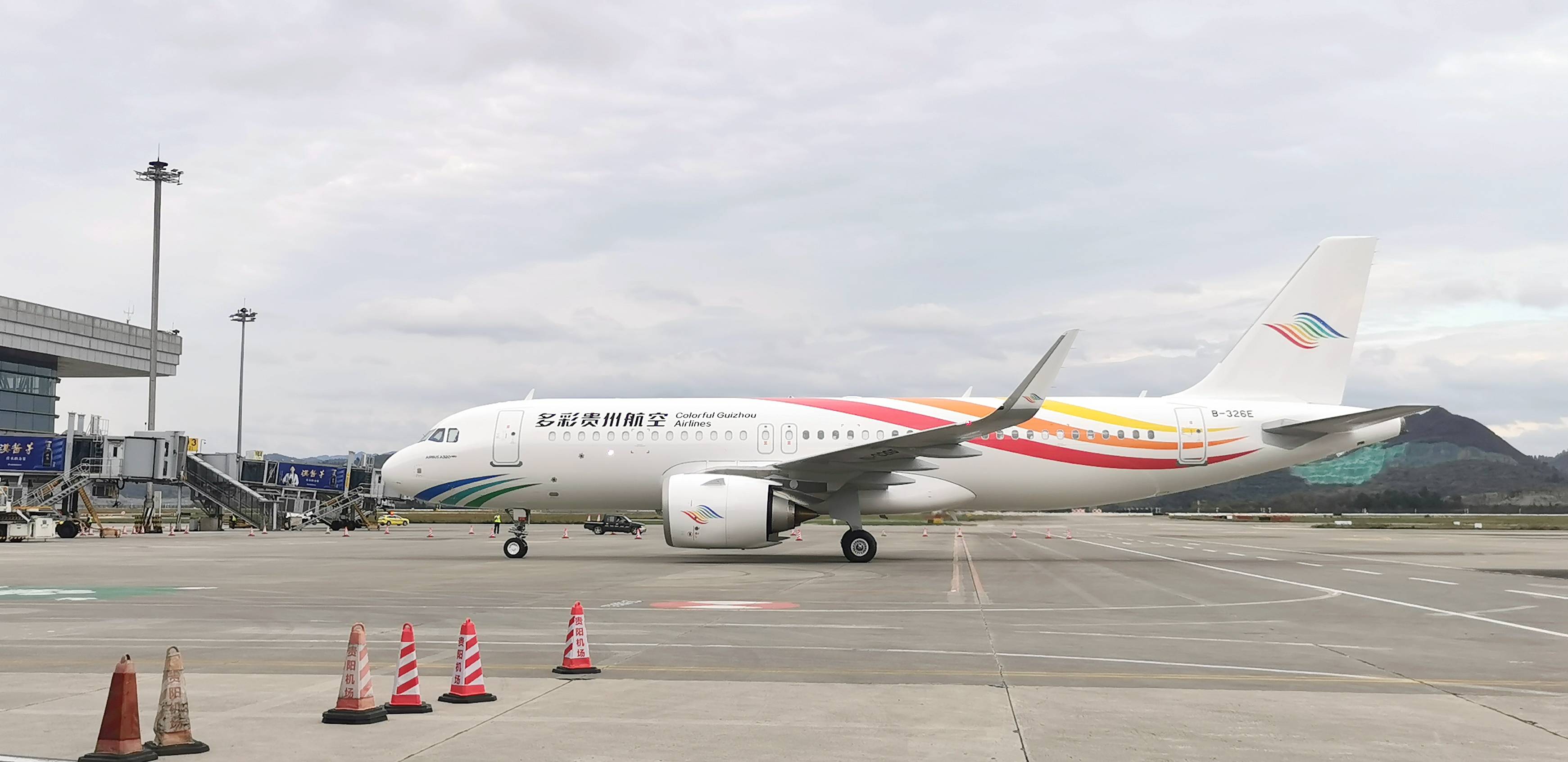 第六架多彩贵州航空有限公司顺利引进a320neo飞机
