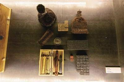 展览|首枚“艺术火箭”陨落后 他做了一场“失败”的太空艺术展