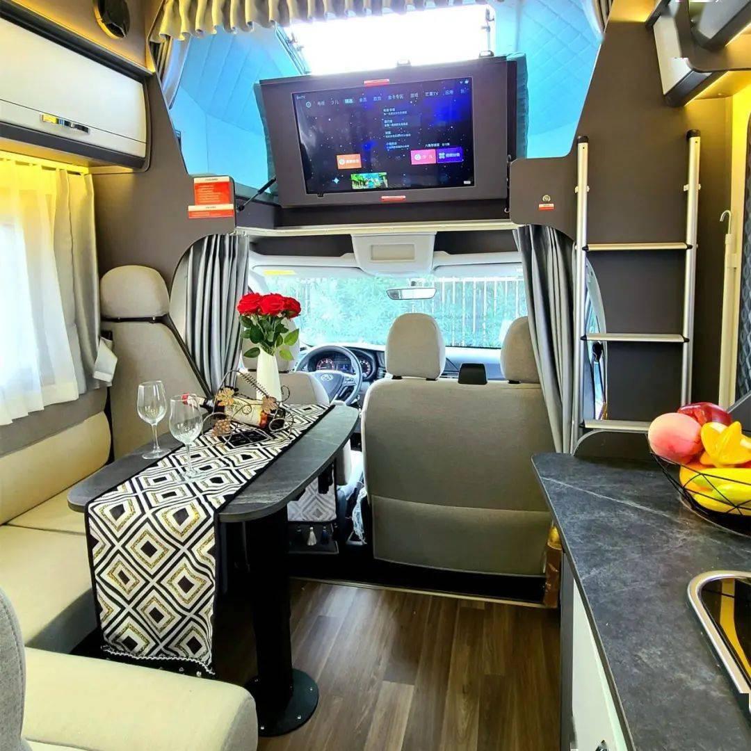 新款大通v90c型无拓展房车把生活过成诗享受其乐融融的房车旅行