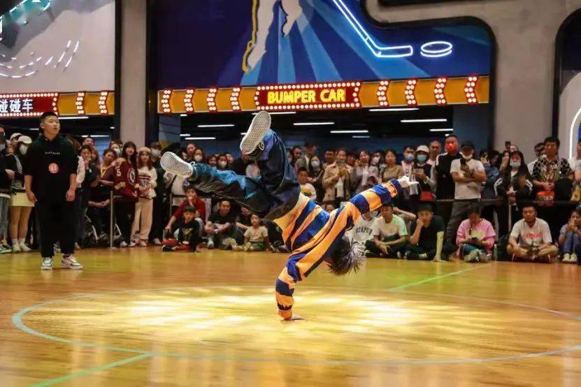 任性耍家门口的超大室内篮球场快来吾悦广场caropark来一场酣畅淋漓的