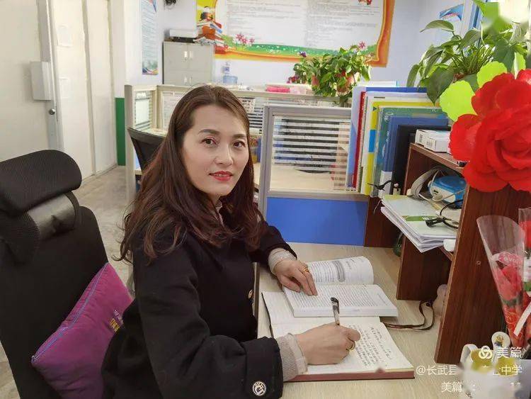 兢兢业业 致力教育陈老师长期担任学校地生学科教研组组长,班主任和