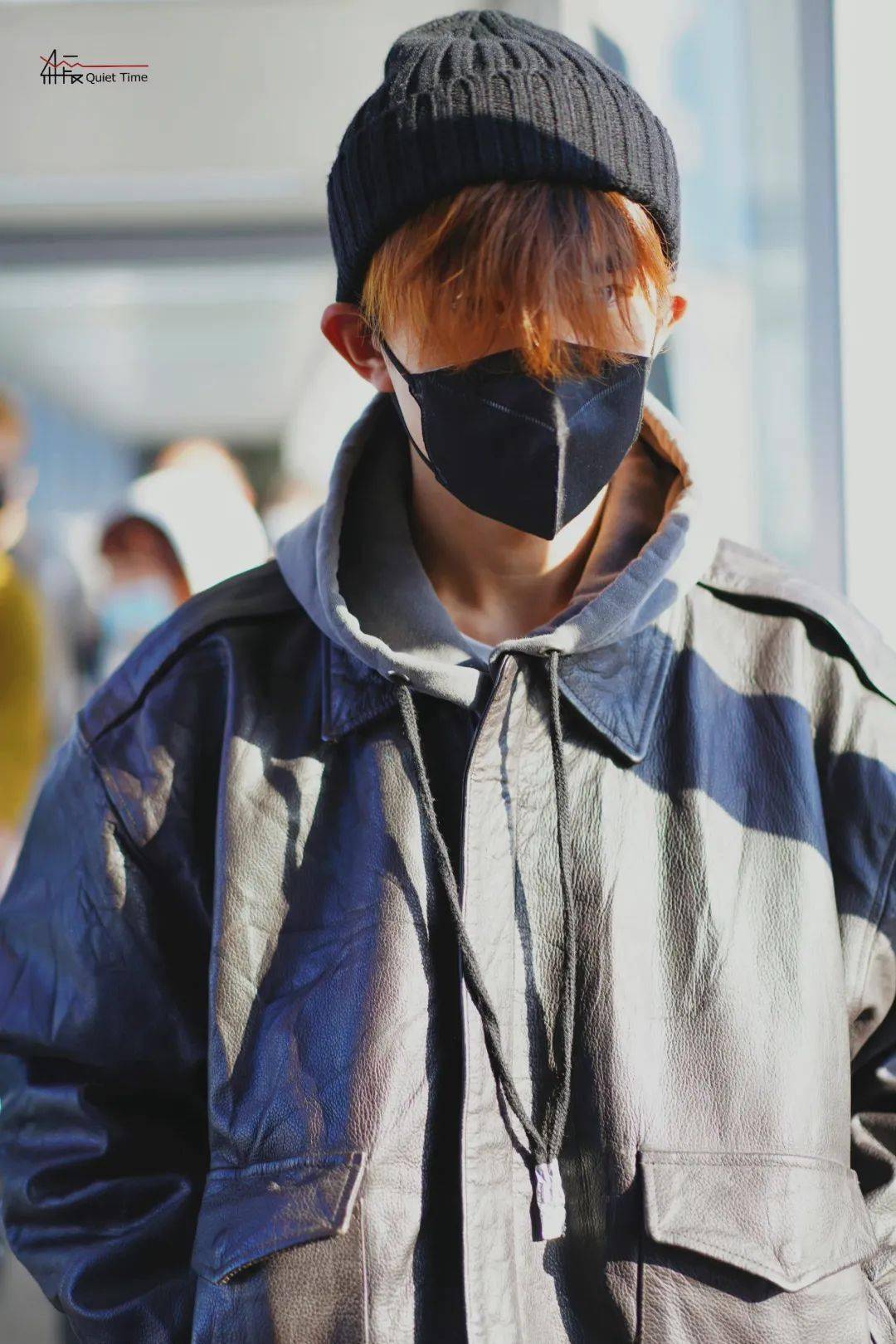 染了新发色的易烊千玺冬日氛围感十足温暖又明亮