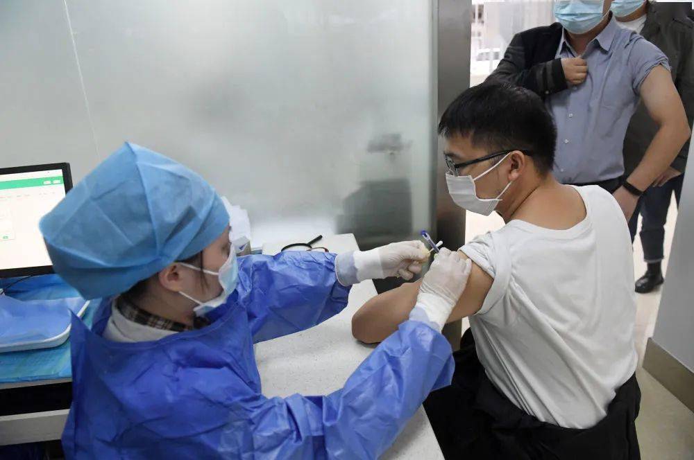 疫苗|有多少人打了加强针？能防住高度变异的病毒吗？