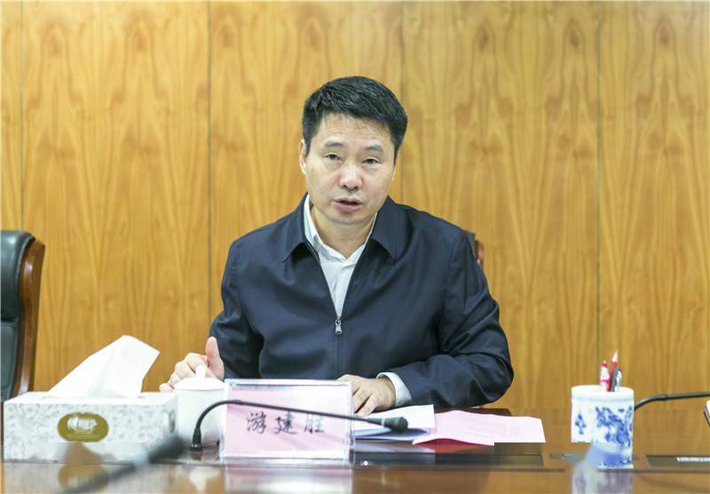 游建胜副厅长首先对考评组的到来表示衷心的欢迎,并向考评组汇报我厅