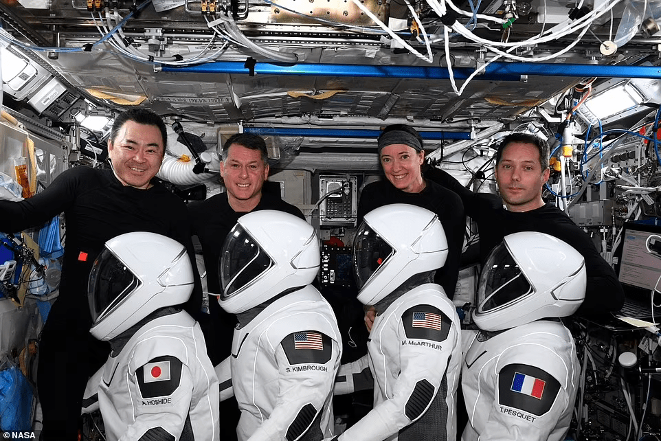 SpaceX太空舱厕所停用，空间站宇航员穿“尿不湿”返航