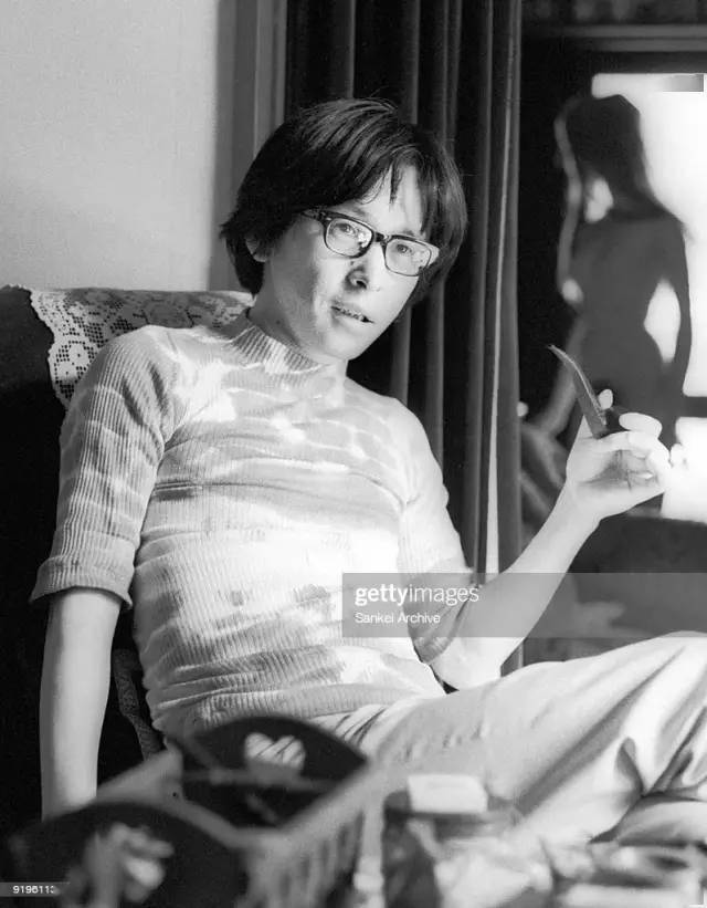 你或许对这个酷酷的作家名字有些陌生,但他的挚友你一定不陌生