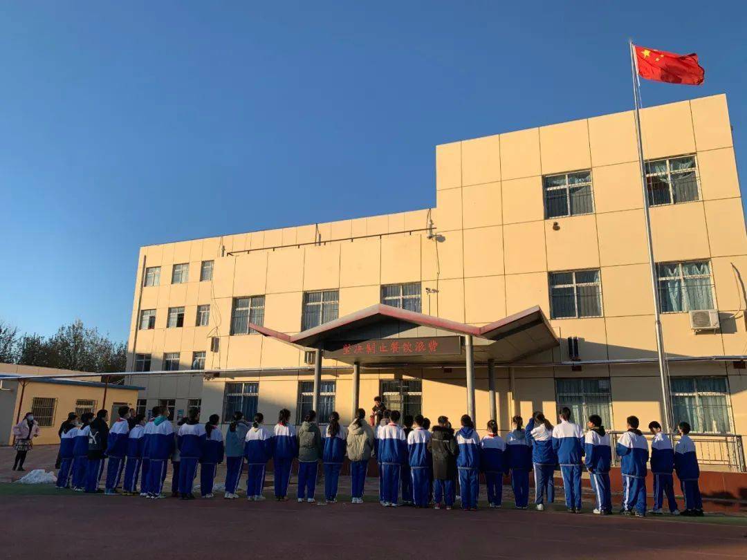筑牢校园防火墙东丽区民族中学开展灭火器实操培训