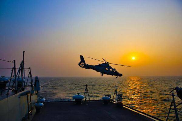 淬火开刃——海军淮南舰实战化训练掠影_主炮