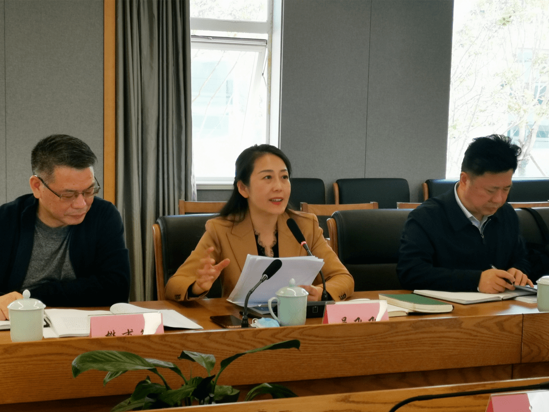 市文广旅体局党组书记,局长吴飞飞汇报了人大代表建议办理工作情况.