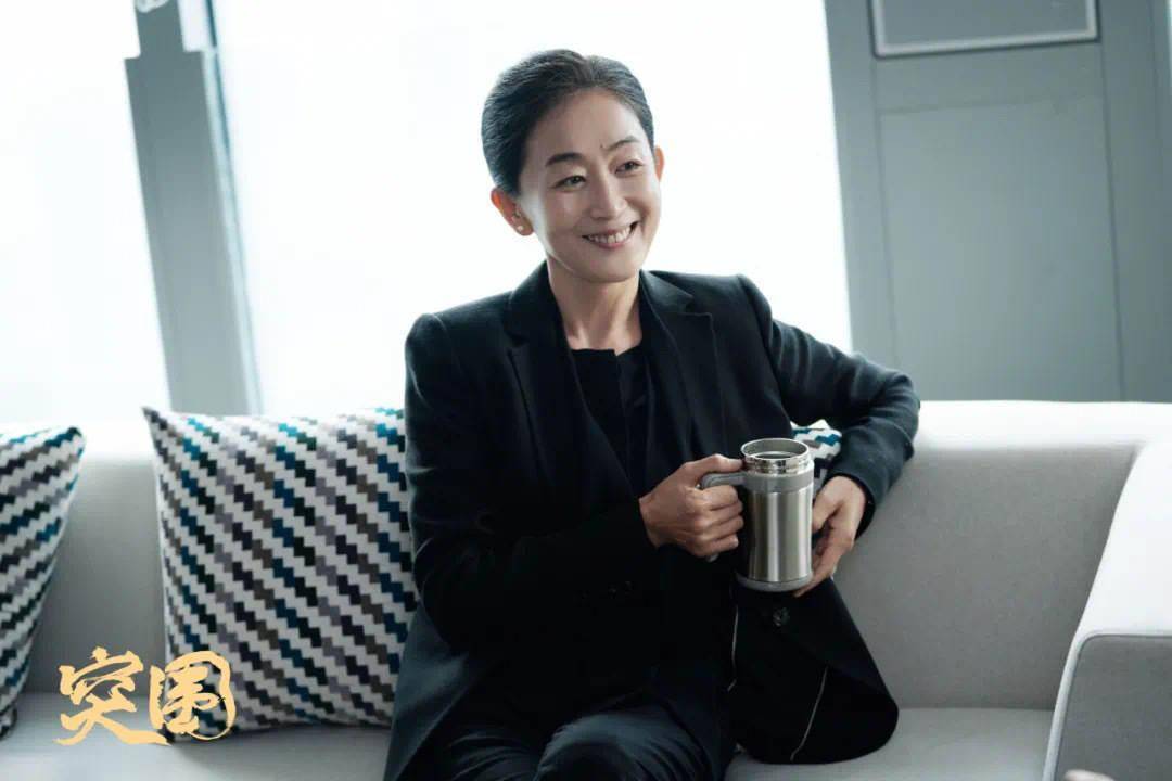 却也会不断提醒他,比如与齐本安同行的同事p图发朋友圈时,张继英立即